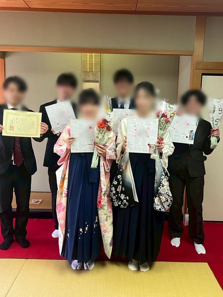 tyojaku's tweet photo. 暖かな陽の光が差し込み始めた今日この頃ですが、皆様いかがお過ごしでしょうか。

3月12日に卒業式茶会を開催いたしました。

卒業生の皆様ご卒業おめでとうございます。
皆様がこれから輝かしい人生を送れることをお祈りしております。

主菓子は叶　匠壽庵製「あも（桜）」です。 https://t.co/zuZklANgwa