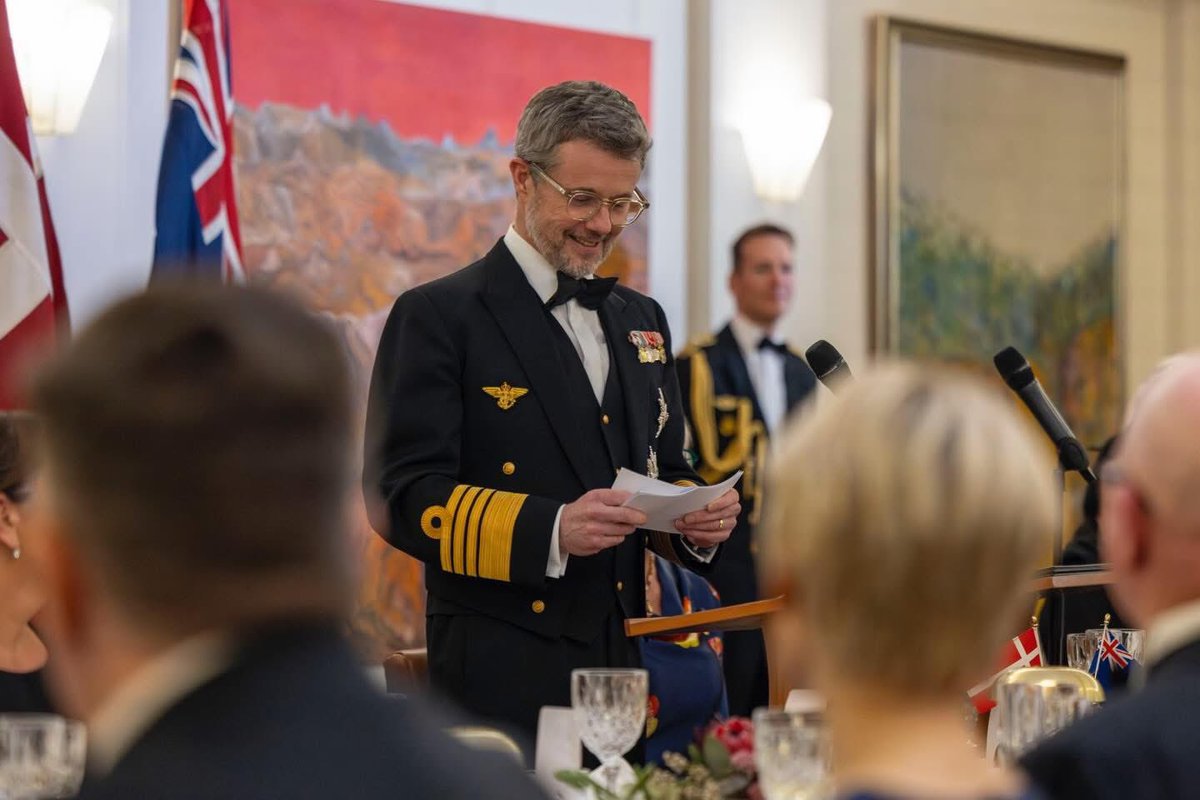 Imperial Material ♚ tweet media