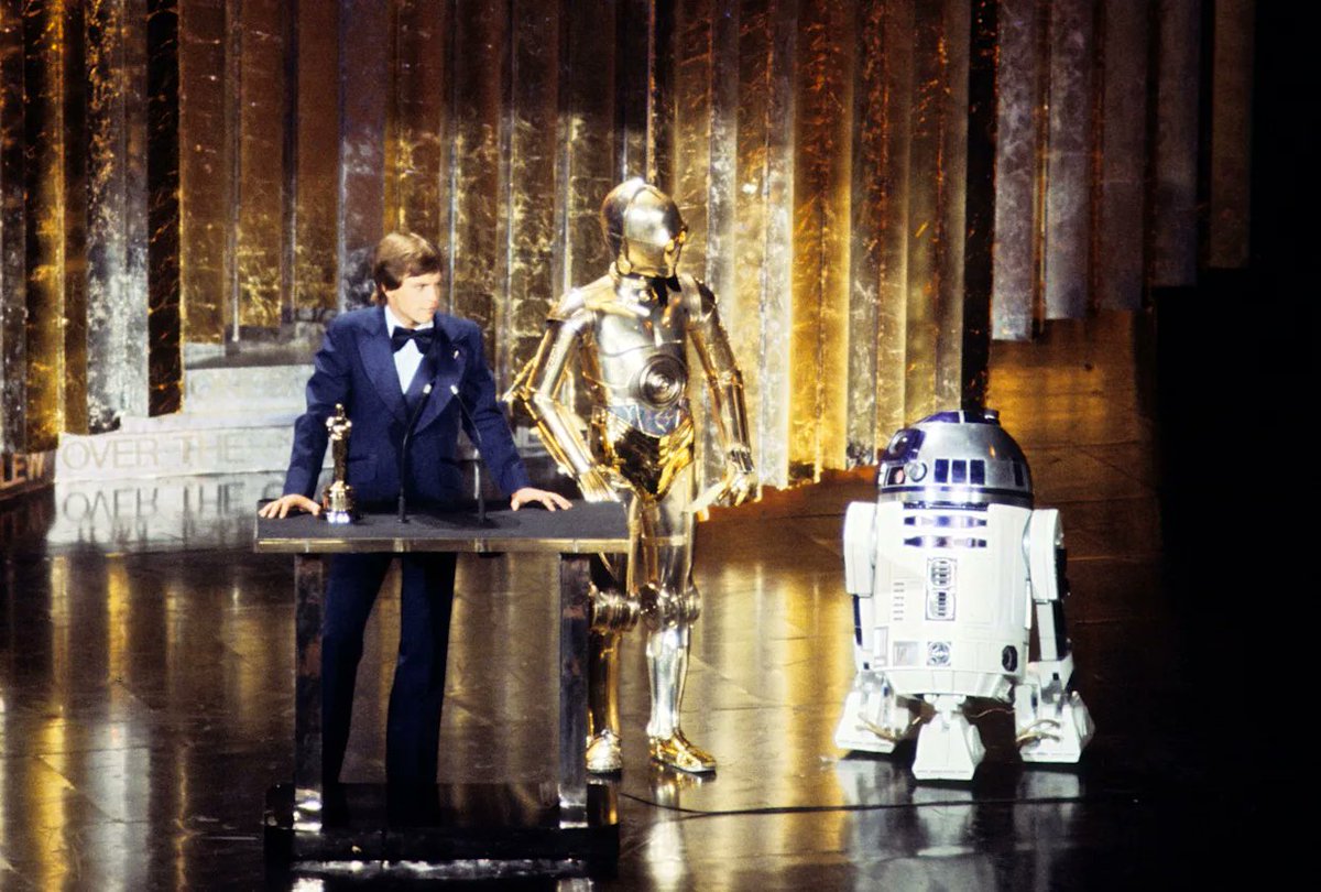 S0BITTERSWEET's tweet photo. i love when star wars is at the oscars https://t.co/LuHcfvzscQ