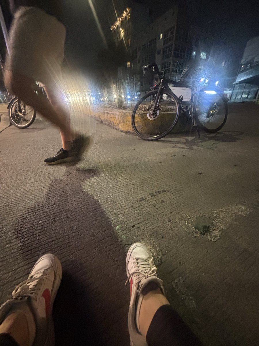 xiimeenaa___'s tweet photo. Me atropelló un pendejo motociclista que se metió a la ciclovía. Me caga que no putas respeten!

@UCS_GMX to 
@DiDi_Mexico https://t.co/hUV40KFPyQ