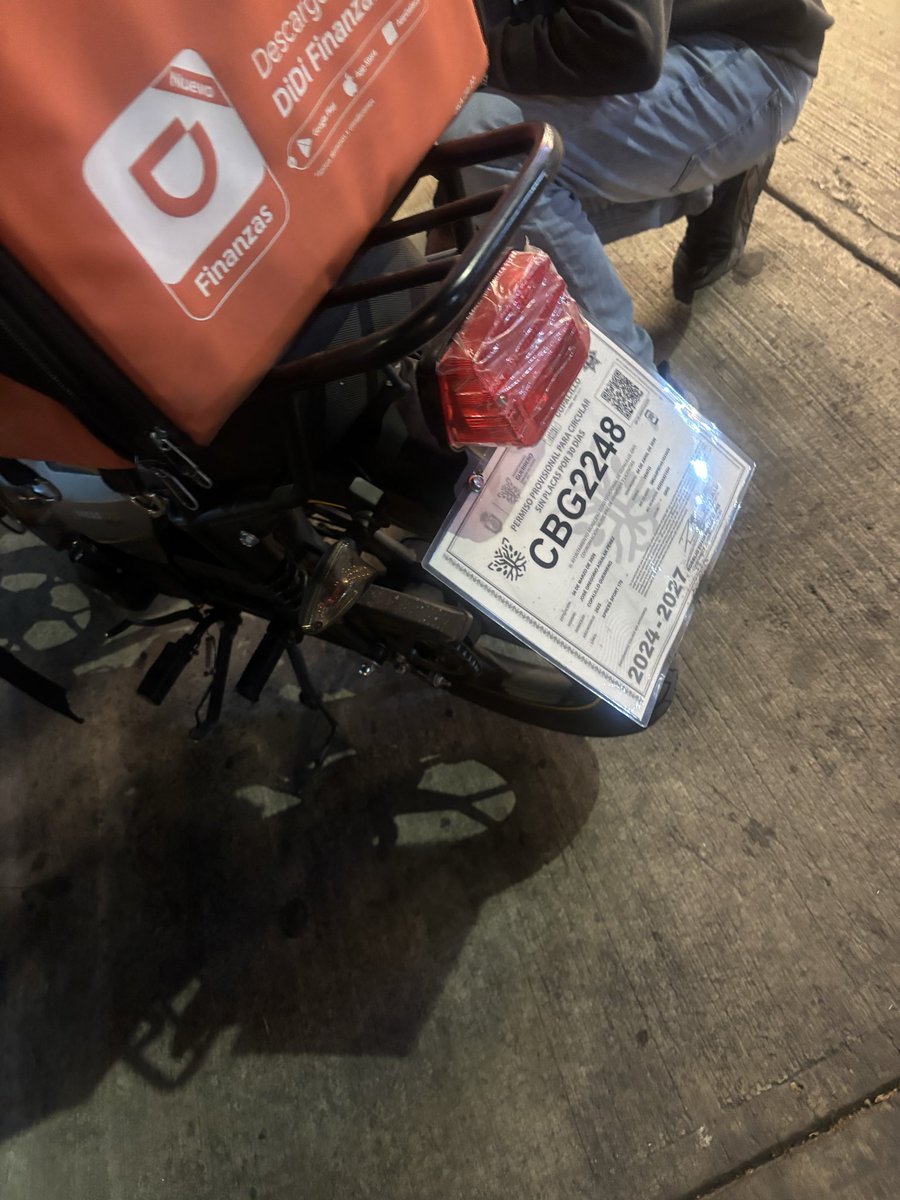xiimeenaa___'s tweet photo. Me atropelló un pendejo motociclista que se metió a la ciclovía. Me caga que no putas respeten!

@UCS_GMX to 
@DiDi_Mexico https://t.co/hUV40KFPyQ