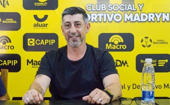 InteriorFut's tweet photo. #PrimeraNacional

AURINEGRO SIN DT 🧢🌗❌🔚

Cristian Díaz renunció como entrenador de @ClubMadryn tras sumar su 4º partido sin victorias en igual cantidad de fechas

https://t.co/asEt4UH02G https://t.co/YCMMMR1EeL