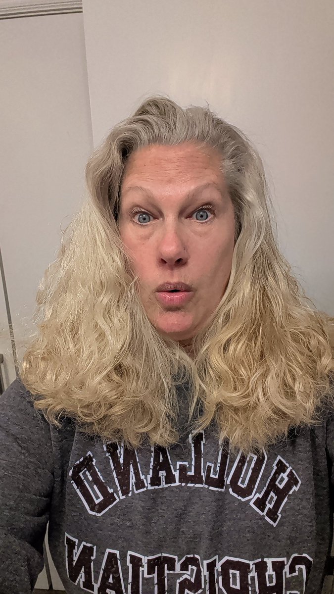 V, Dutch Mermaid 🧜 tweet media