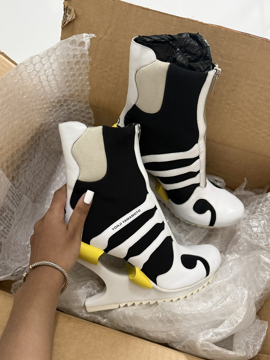 quarrey (car-ree) tweet media