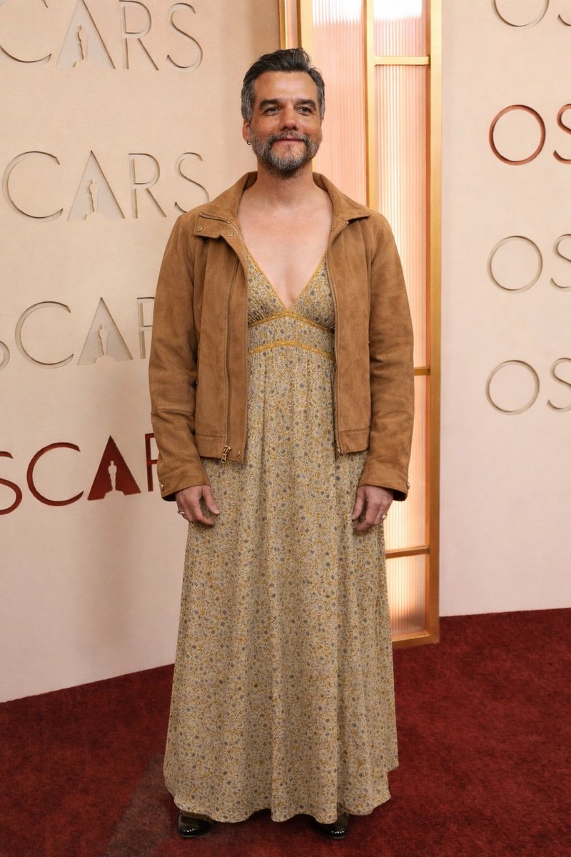 Falta quanto tempo até chegar nas categorias que interessam? Estou com sono. #Oscars