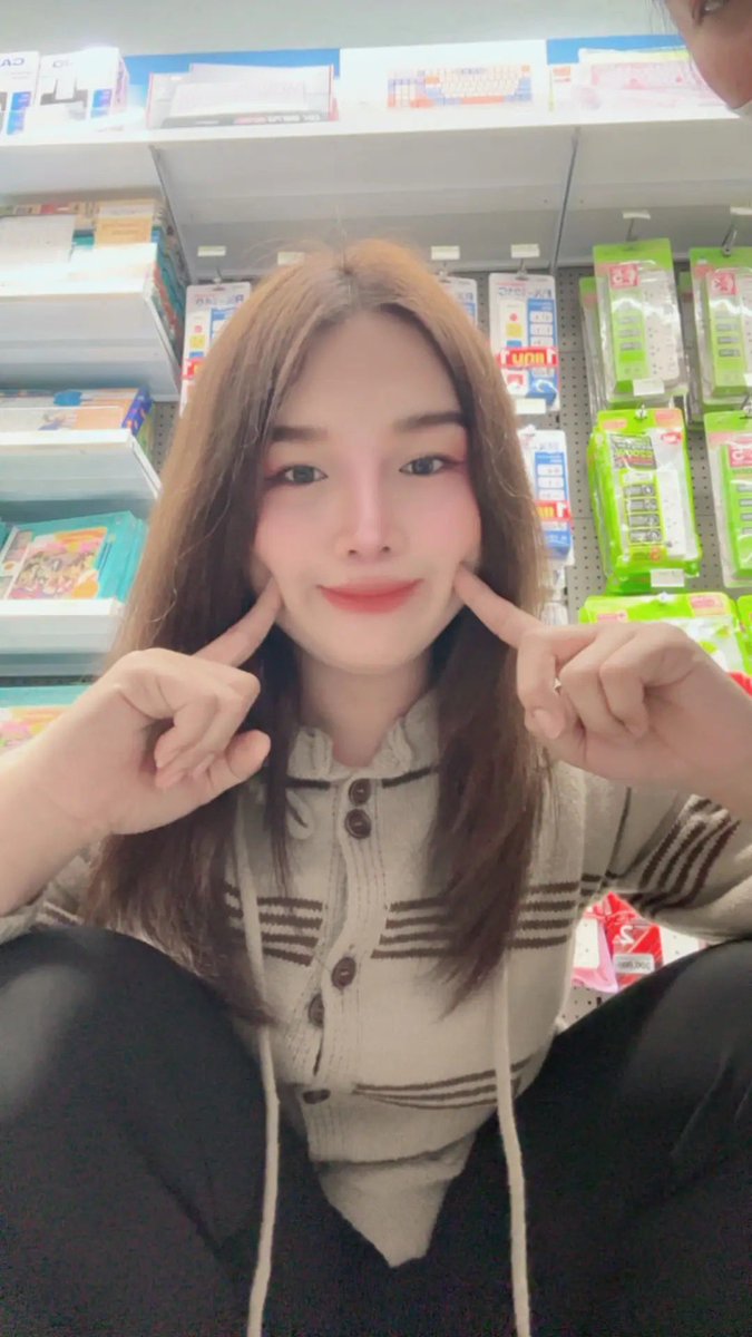 ทักมาถามอยากรู้อะไรนะ🤨 tweet media