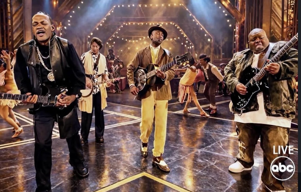 ragingmotelfire's tweet image. This photo of Miles Caton &amp;amp; his fellow performers performing “I Lied To You” from Sinners on the Oscars stage genuinely needs to be hung in the Louvre!!