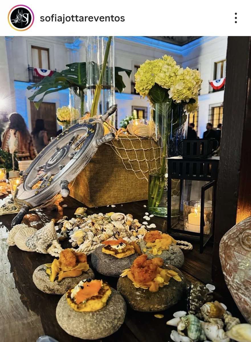 hernan_sr's tweet photo. Barra libre, comida a destajo , famosos invitados y como guinda de la torta la contralora también estaba invitada al evento. 

Estas fueron las fotos que borró la banquetera que organizó la fiesta millonaria. 

¿Austeridad? Al carajo. https://t.co/UukXGM9qNb