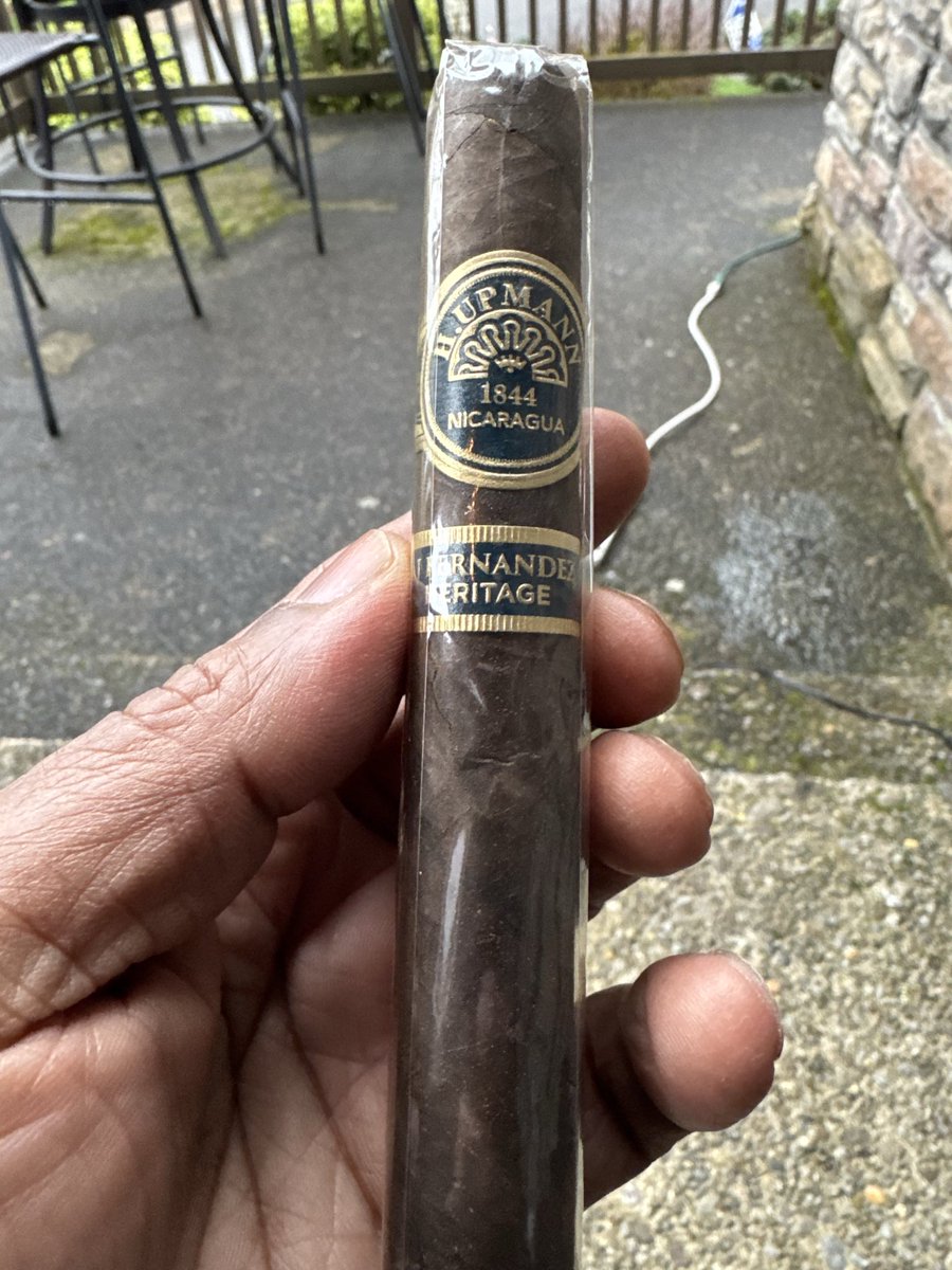 rizza6453's tweet photo. "Diving into the H. Upmann 1844 Nicaragua Heritage today. That AJ Fernandez touch really brings out the spice and cedar notes in this Habano wrapper. Full-bodied and perfect for a slow burn. 🍂💨 #CigarLife #HUpmann #AJFernandez" @CigarChairman1 @JimLovesMB https://t.co/JxD7WnaJaG