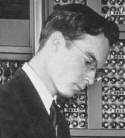 MattBoileau's tweet photo. @KimJongBundy @KaveenMufc @ruespeter I thought about Ehrenreich’s role too but then I saw this picture of David Hill (Malek’s character) https://t.co/qowAAeXGHV