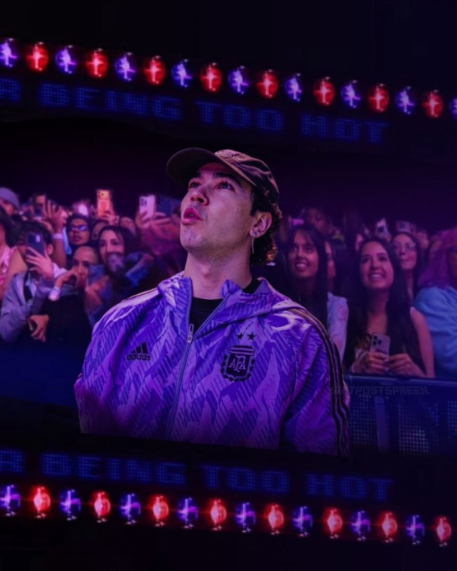 shitpostspreen's tweet image. Sabrina Carpenter has arrested Spreen at #LollaAR2026