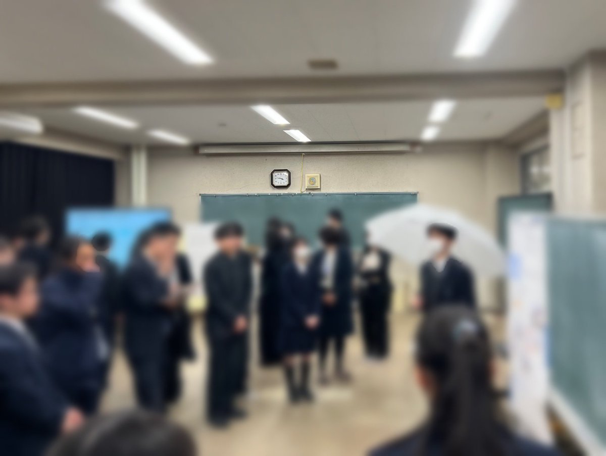 nippa_h's tweet photo. 探究的な学びに力を入れている神奈川県では、毎年各地区ごとに県立高校が集まって探究的学習発表会を開いています。新羽高校からは岩田光生さんが「雨の日に体とリュックを濡らさない傘の差し方とは」を発表して、他校の生徒と有意義なリフレクション（振り返りや意見交換）ができました。 https://t.co/Wbn0zpNc3y