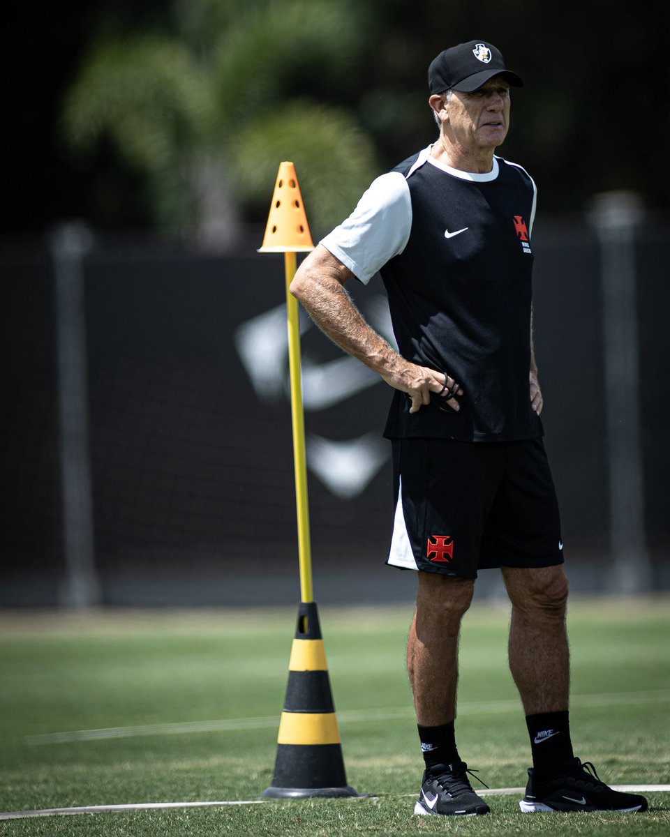 vascaodazoeira's tweet photo. A verdade é uma só
O Vasco de Renato Gaúcho luta por cada dividida e joga futebol
Obrigado Renato. https://t.co/5pDLiZbvj9