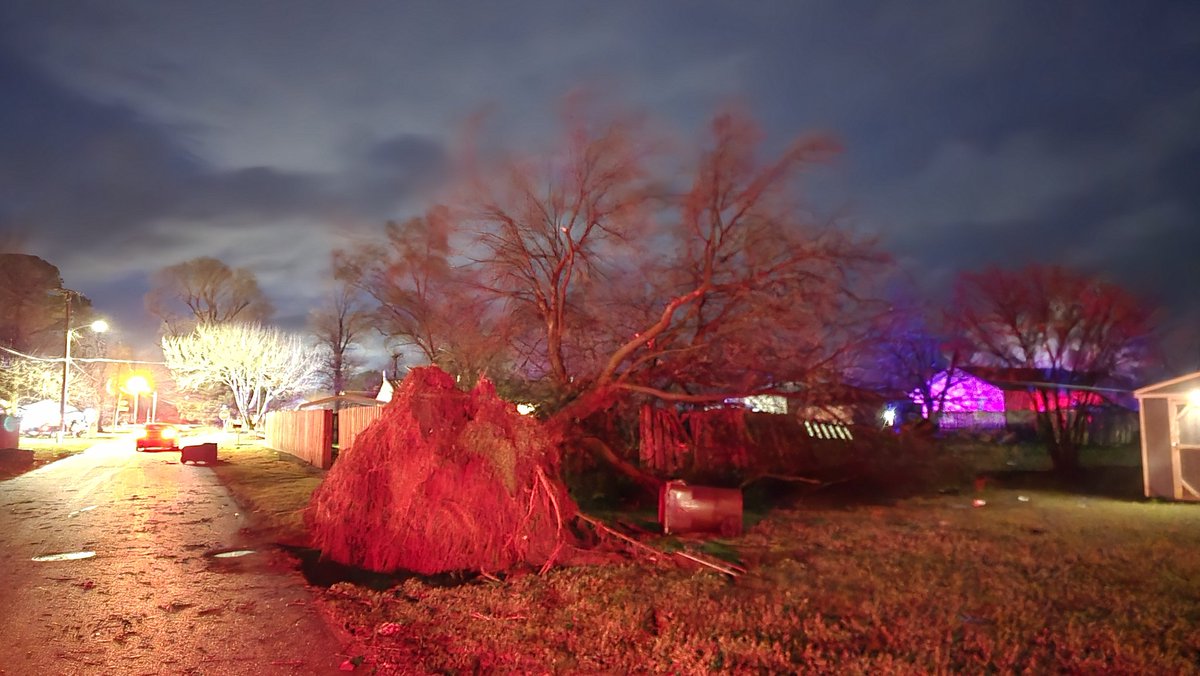 Jeremyds45's tweet photo. Possible tornado in Clarkton Missouri this evening.

Trees down, power lines down, city is without power. Law enforcement searching houses as we speak.

3/15/26
Time of the storm hitting Clarkton was approx 6:45 pm. 

@NWSMemphis
#skywarn https://t.co/xHHi8QmlY8