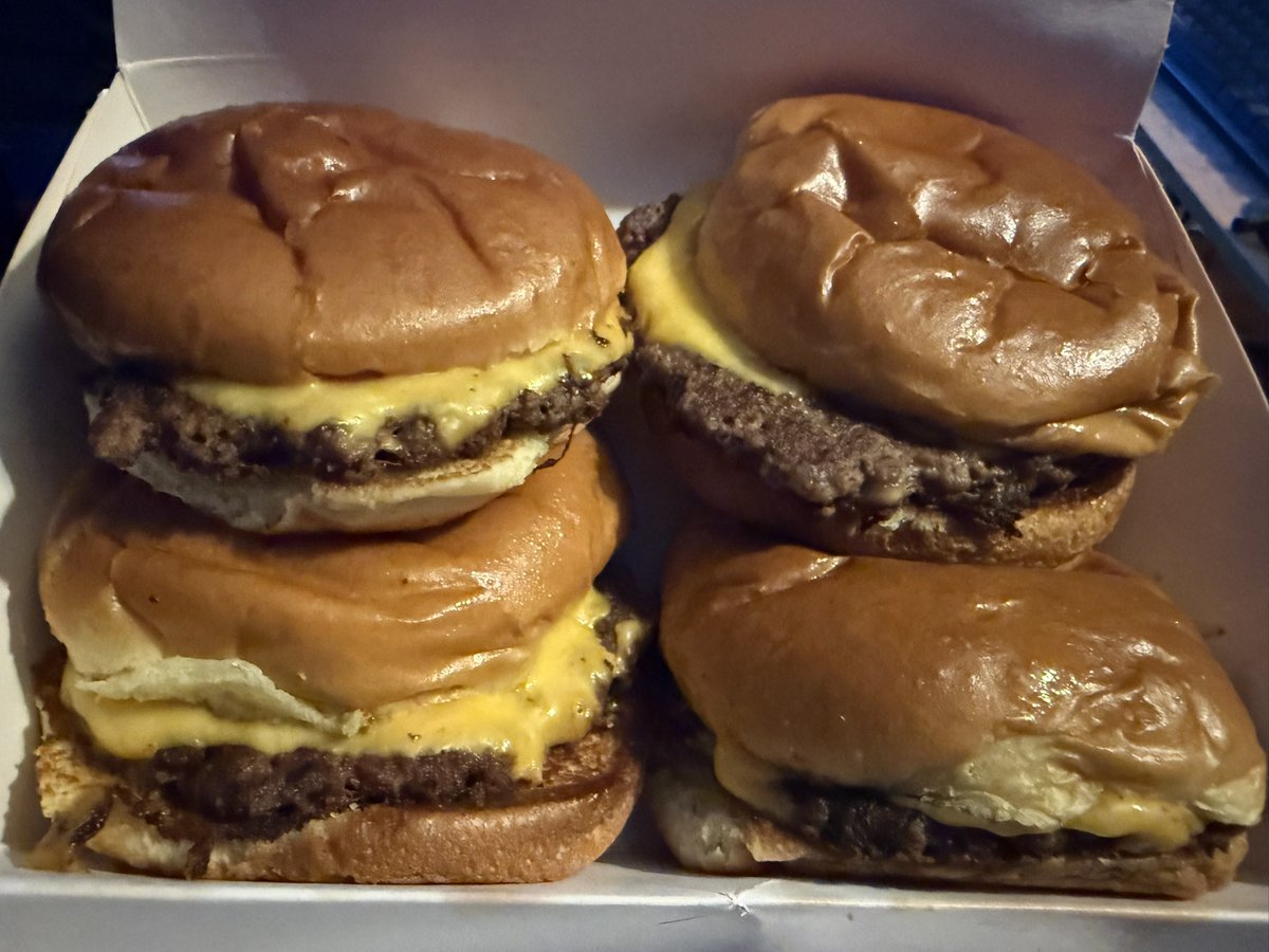 Burger Money tweet media