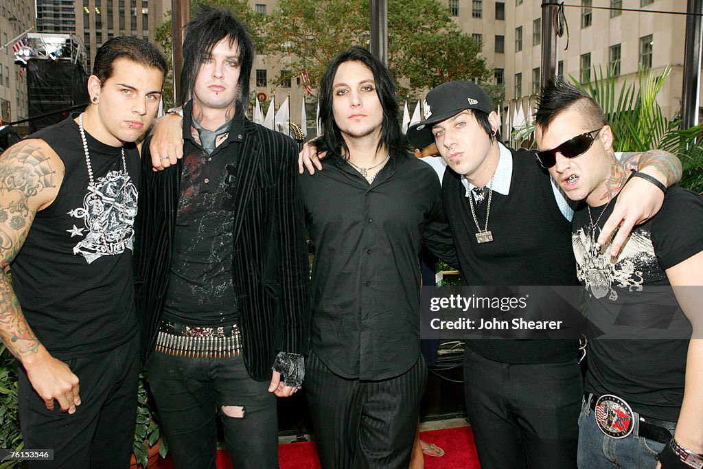 Acervo synyster gates tweet media