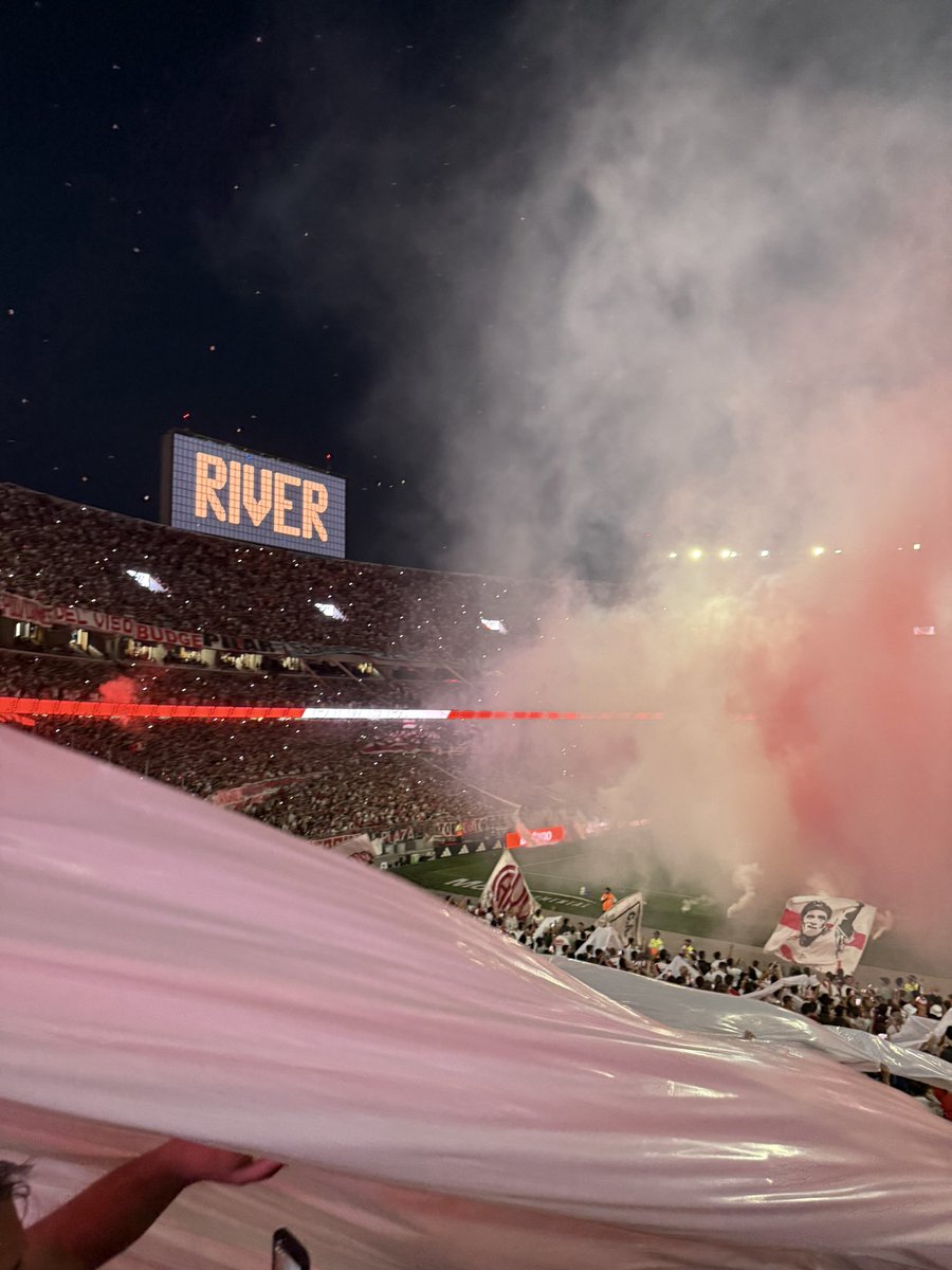 De La CRACK ◻️🟥◻️ tweet media