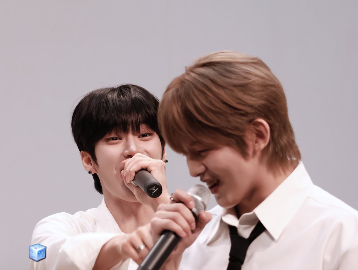 사각 tweet media