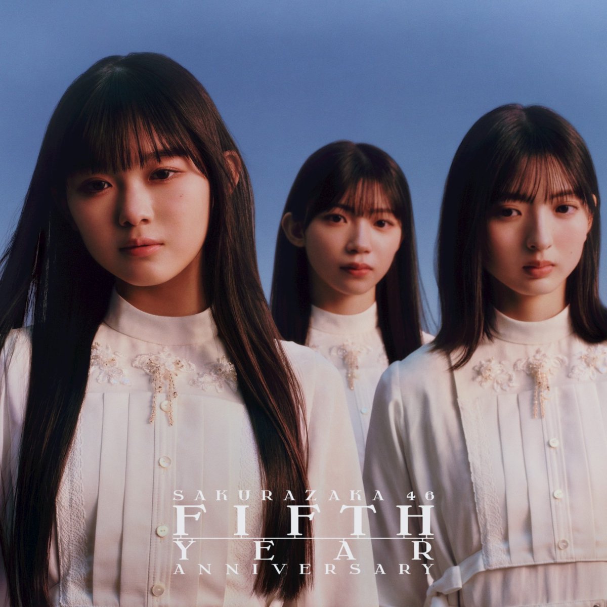 saku46base's tweet photo. Sakurazaka46 unveils fourth key visual for "5th YEAR ANNIVERSARY LIVE", featuring Sato Neo, Yamakawa Ui, and Yamada Momomi. https://t.co/prqZozCSPh