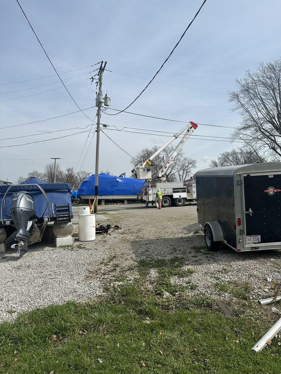 WeldonsIceCream's tweet photo. ⚡ Thank you to two AEP Ohio linemen who restored power at Weldon’s Ice Cream today. They were courteous and took time to explain our electric service needs. We appreciate the work you do to keep our community powered! 🍦

#AEPOhio #ThankYouLinemen #Millersport #BuckeyeLake https://t.co/yAzAjYnRAf