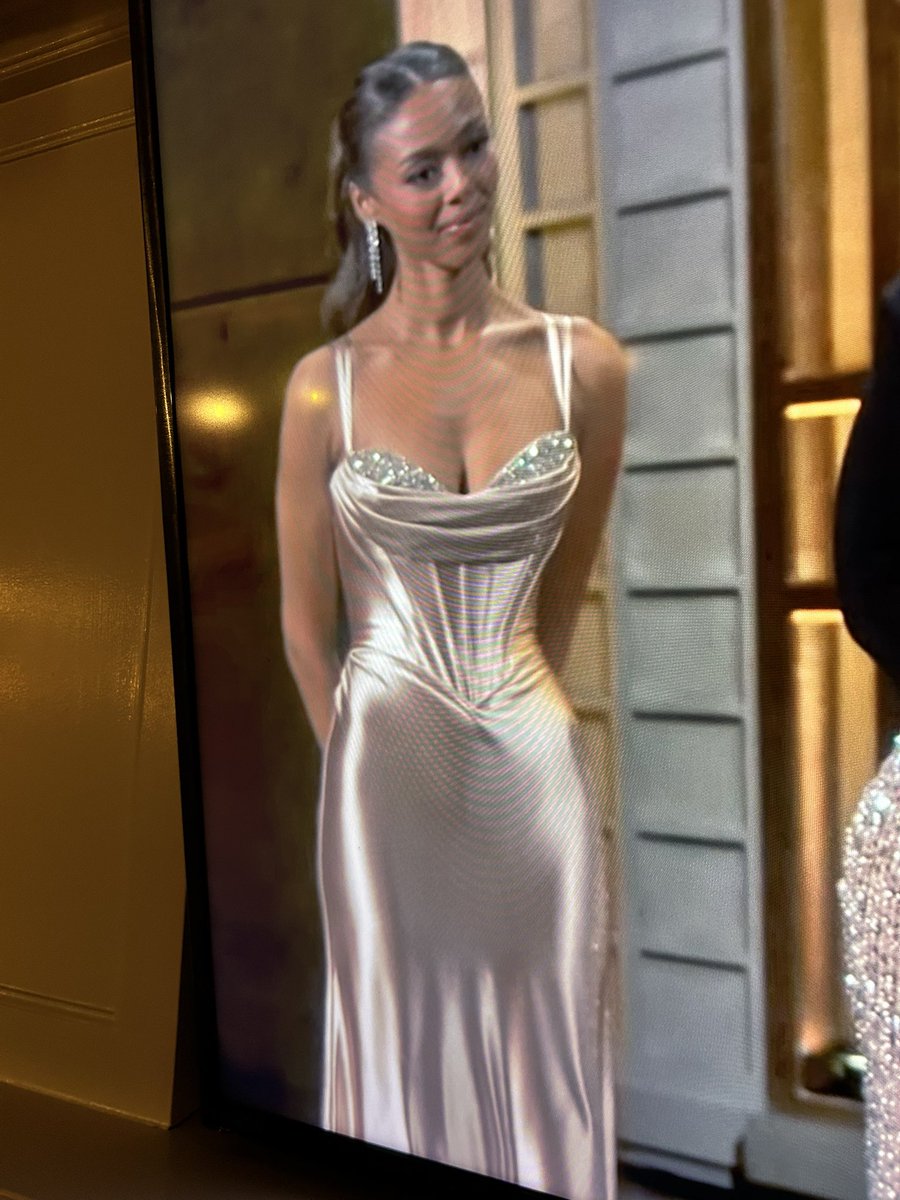 KPolechronis's tweet photo. @extratv Can you help me find the designer of this dress? https://t.co/KSdyMOFu9l