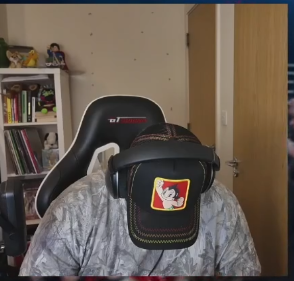 AverageUpdates tweet media