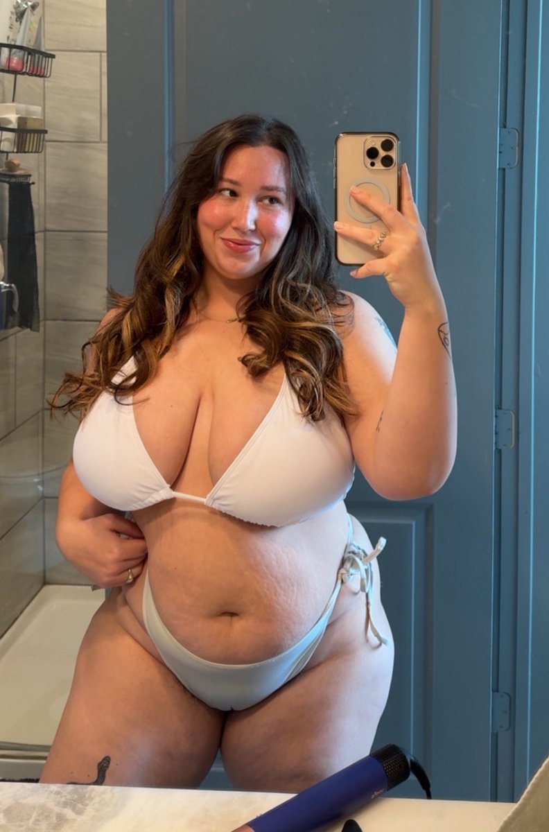 maturenurs's tweet photo. do b00bies make you happy? say YES and I'll send a b00bie pic https://t.co/i0yIL51BEW