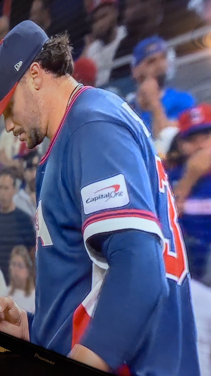 El banco Capital One es al menos 50 veces más grande que el Banco BHD, pero ahí están de tú a tú con sus respectivos equipos del Clásico Mundial ⚾

El BHD ha apostado duro al béisbol y parece que ha dado resultado.