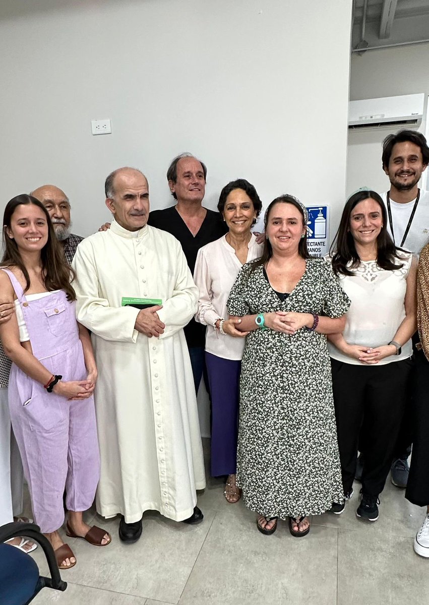 gav_rx's tweet photo. 🕊️ In Memoriam
Recordamos al querido Padre Alfonso Avilés, quien bendijo #GAVyVAR en 2023.
Su cercanía, fe y generosidad marcaron ese momento dejando un recuerdo imborrable.
Hoy oramos por su eterno descanso en el Señor.

#InMemoriam #RequiescatInPace #NanLab #Ecuador #Guayaquil https://t.co/99LNIUnSOy