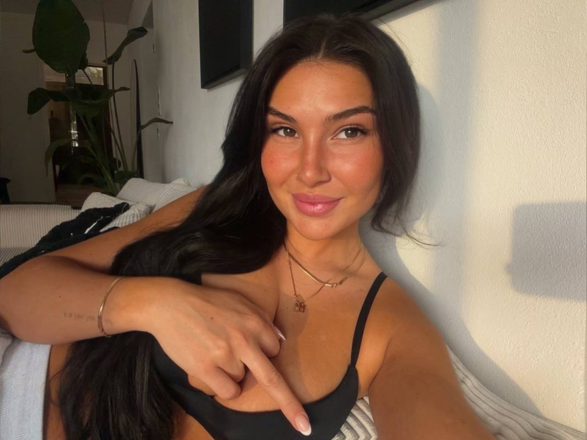 LoseToKim's tweet photo. NSFW - Not safe for wallets https://t.co/mzUQyG4J2B