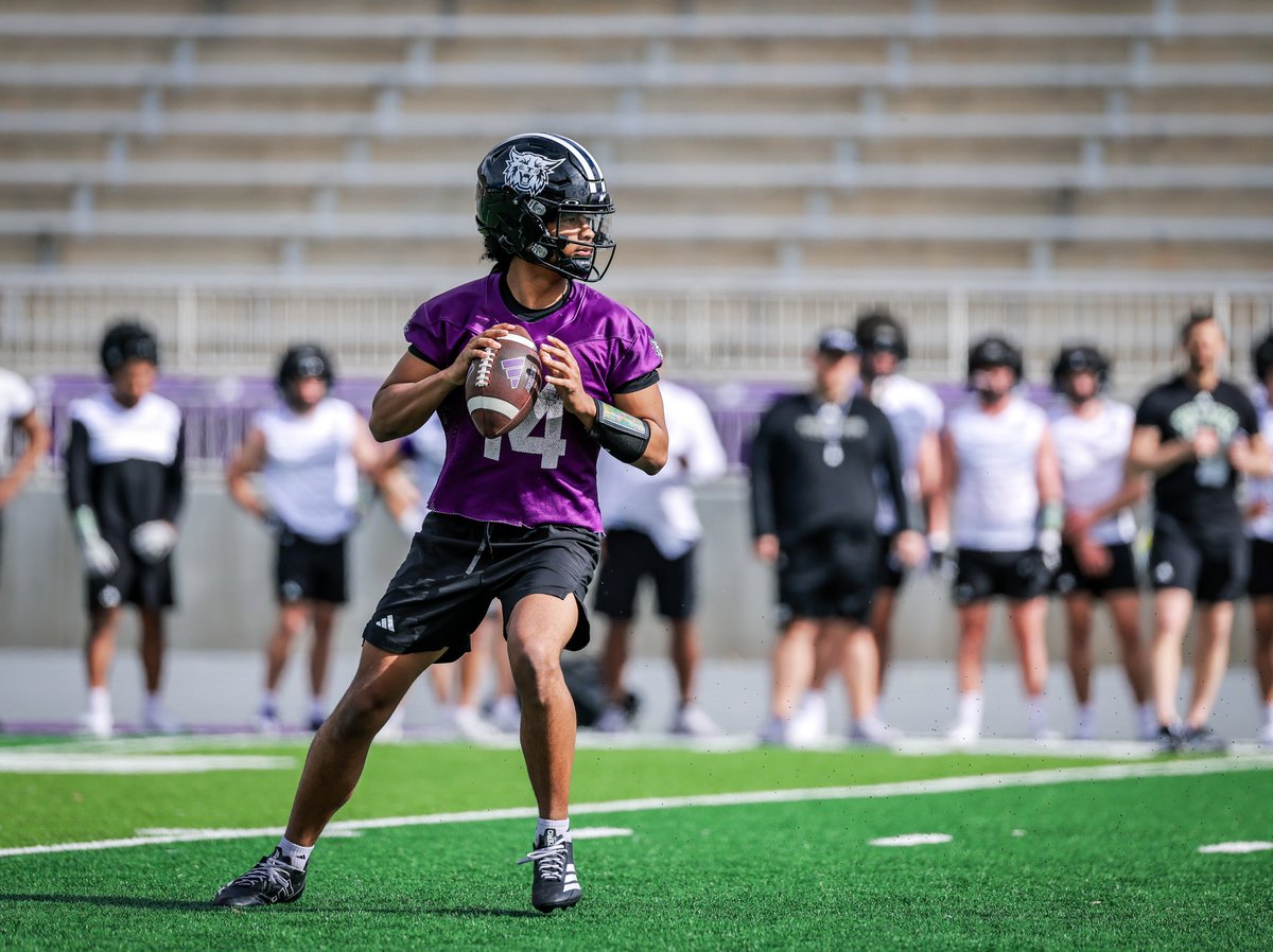 Kings10Tisdell's tweet photo. Focused and driven enjoying every minute!

#championshipmindset #eyeontheprize #QB14 #ILoveThisGame #theydontknow
 
@Throw_2_Win @weberstatefb @InglewoodFBall @QBUniverseQBU @GridironLinc https://t.co/VDvIalG489