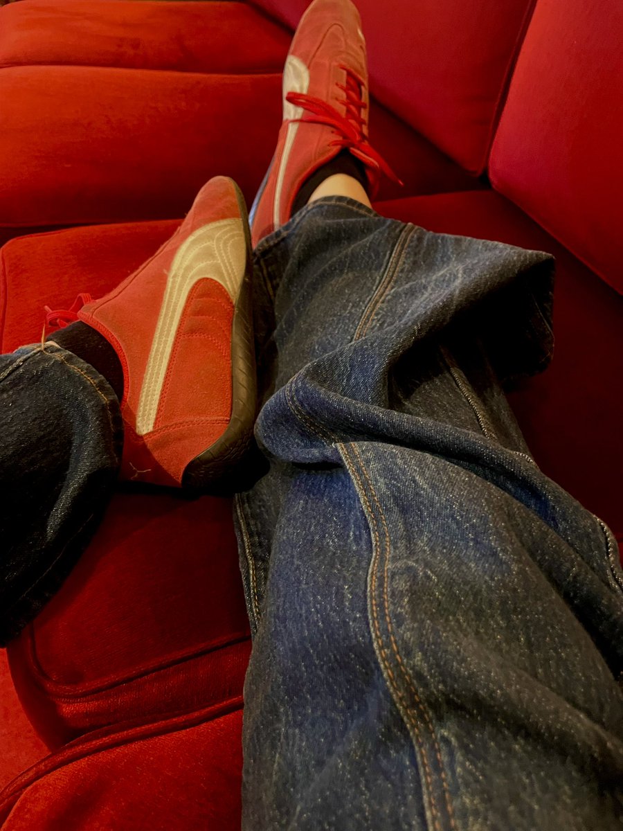 MissLuciStone's tweet photo. How much would you pay to clean and worship my dirty trainers?🤭🤣 https://t.co/xTgvM7riUG