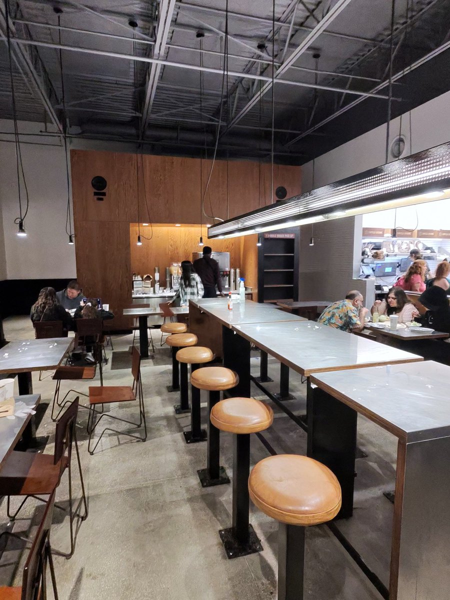 DeeNDisney's tweet photo. @ChipotleTweets  the chipotle in celebration, fl is always filthy with LONG waits. By the time I get up there they always run out of what I have..they should announce it so instead of waiting and not ordering, I can just leave. SEND CORP TO THIS LOCATION https://t.co/Z3Vuwv8xrN