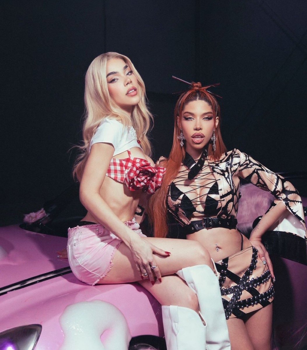 YeriMuaSitio's tweet photo. .@YeriMua (6.89M) es ahora la artista mexicana (post-2018) y la 9na en general con MÁS oyentes mensuales en Spotify superando a Kenia Os. 🇲🇽 https://t.co/v73C3bhAWc