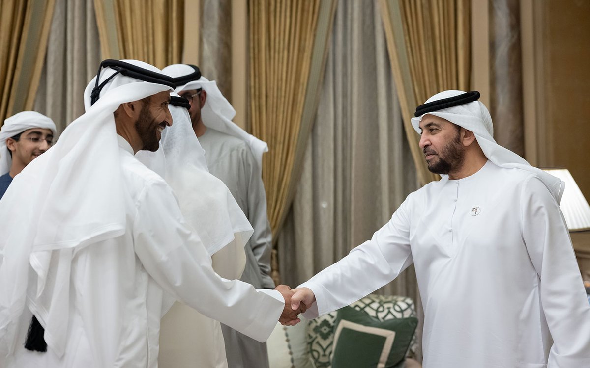 RRCDR_AD's tweet photo. حمدان بن زايد يستقبل المهنئين بالعشر الأواخر من رمضان https://t.co/oJPjewcGqH https://t.co/6Y8bg9kTnR