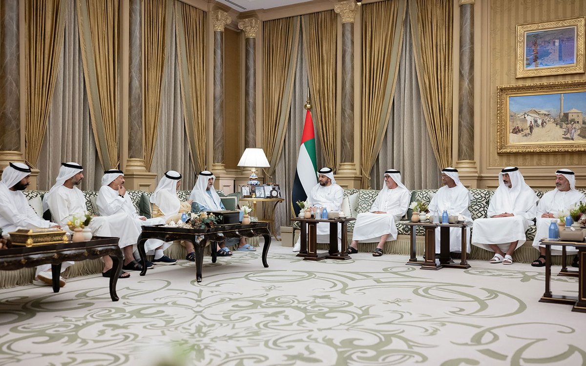 RRCDR_AD's tweet photo. حمدان بن زايد يستقبل المهنئين بالعشر الأواخر من رمضان https://t.co/oJPjewcGqH https://t.co/6Y8bg9kTnR