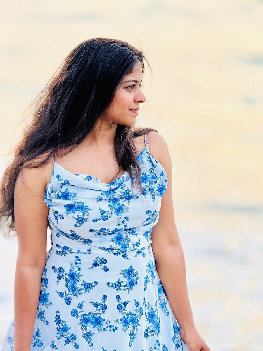 poetviji's tweet photo. She didn't turn back. She just made sure you were watching.

Click ALT to know her name, Insta ID and more. https://t.co/CGIn9RxtB8