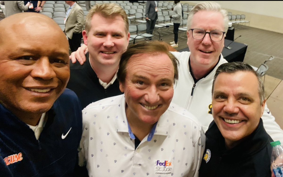 TimBrando's tweet photo. He’s been one of my favorite Coaches since I met him as one of Diggers Assistants @NDmbb back in 1985. Nos he’s back in his own backyard making some more of his own Coaching History. His story, his wife Margaret’s whom he met while working at ND, and his sons of whom have played for him and flourished are all getting to enjoy another march in MARCH!🏀🎙️🎧👍
