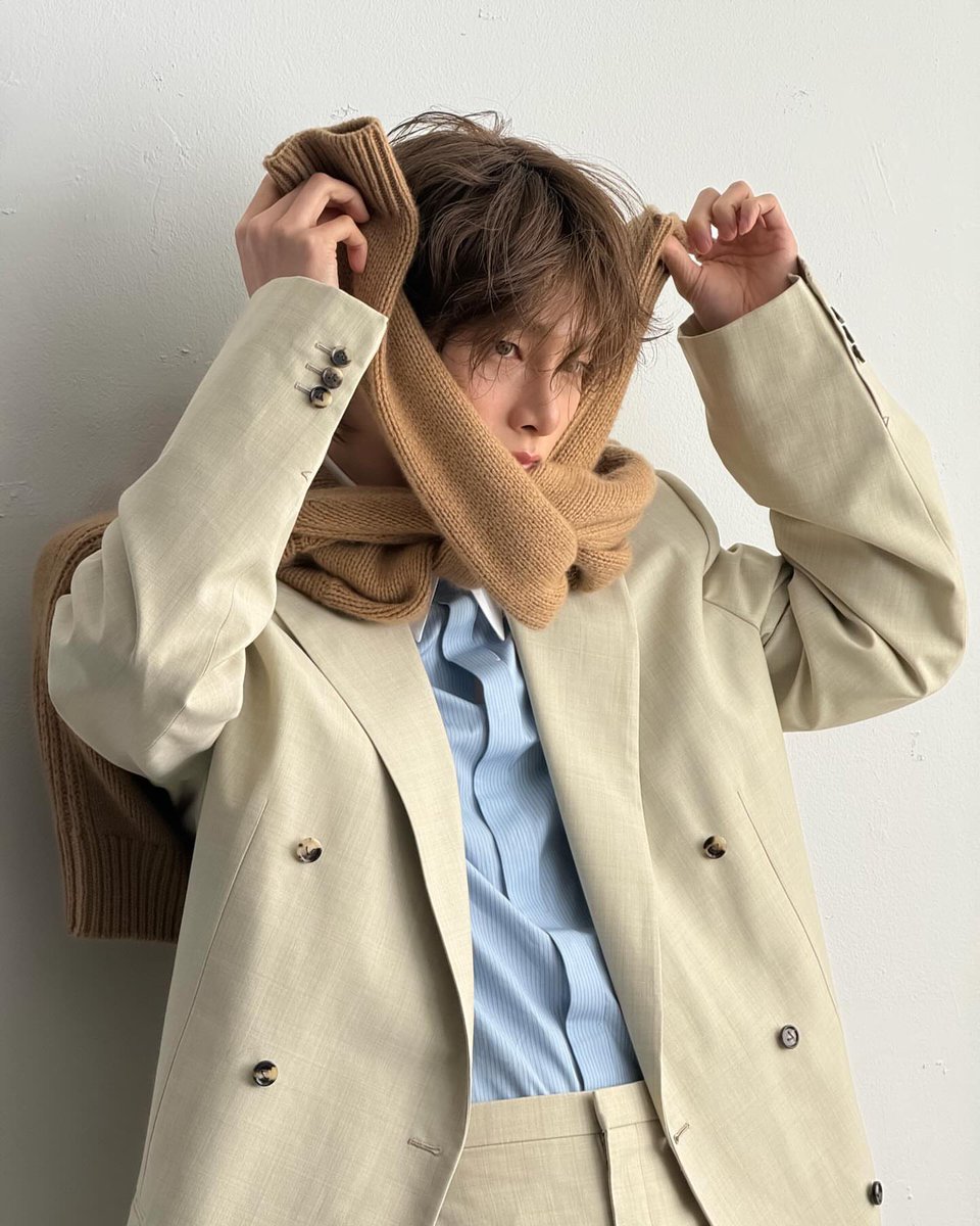 jeongin instagram update: "bottega veneta"