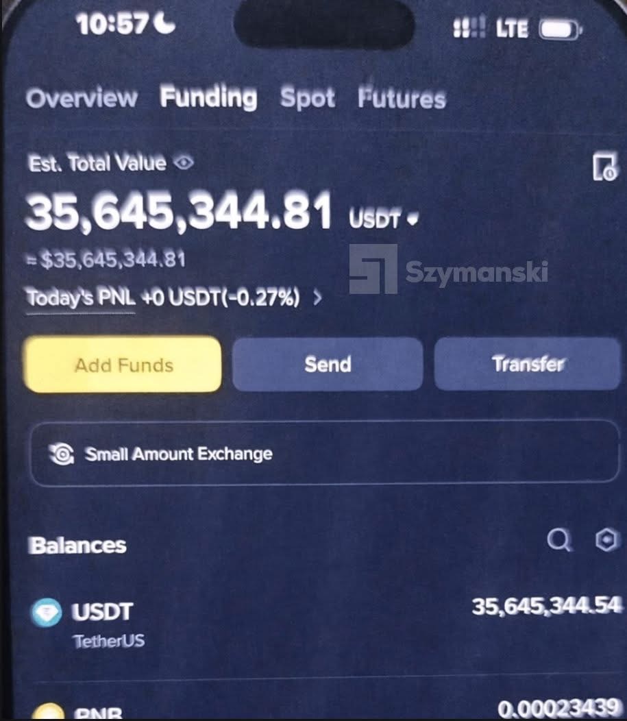 🚨Omor Someone just checked his grandfather’s phone and found out he’s holding $35 million on Binance 🫨💰

He had no idea… but his grandfather told him that back in 2010 he bought $10,000 worth of $BTC when it was only $25–$30 ten thousand dollars worth of BTC 😳

That’s