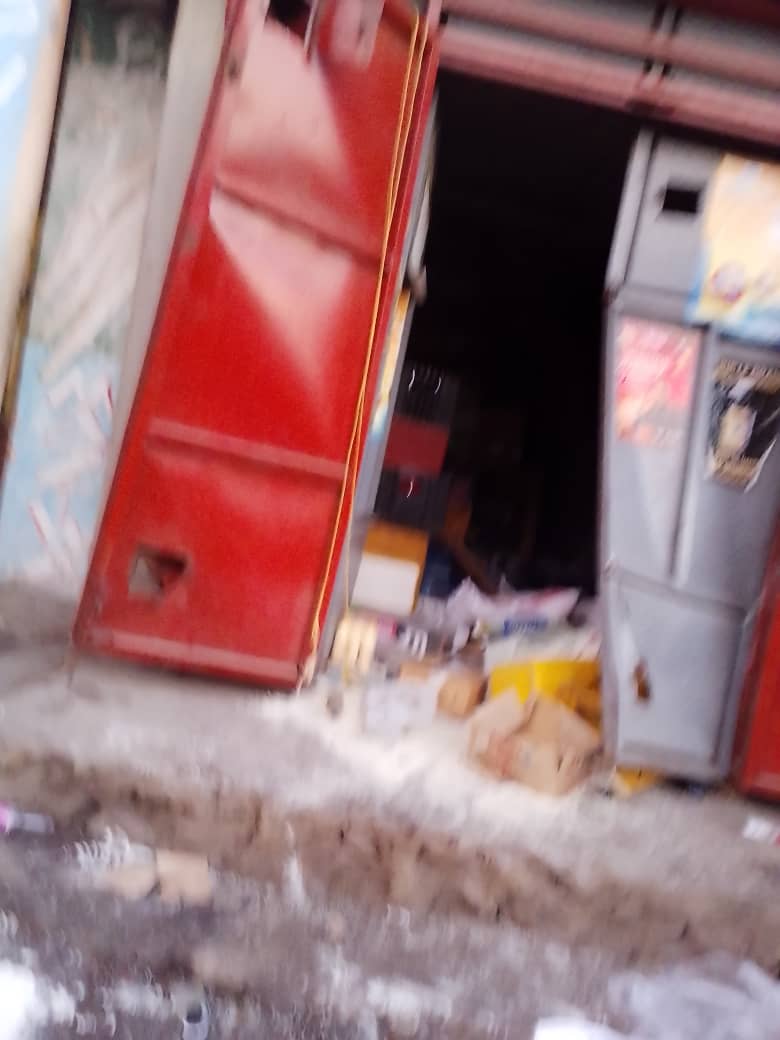 UmutesiRDC's tweet image. 🚨🇨🇩 #DRC | #Goma
Last night, starting at 12:00 AM, residents of #Kyeshero (CCLK), #Mugunga, and nearby areas in Goma reported intense gunfire in their neighborhoods.
According to local sources, the attackers were armed bandits, including elements of Wazalendo and FDLR, who