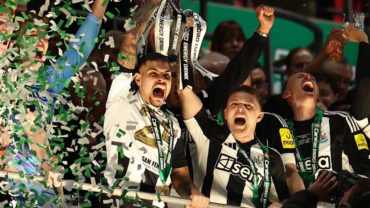 One year ago today, #NUFC ended the their 70-year domestic trophy drought &amp; the dreams of generations of Newcastle fans were finally realised. 

Eddie Howe, Dan Burn, Bruno Guimaraes &amp; the rest immortalised in the club’s history as they beat Liverpool to win the Carabao Cup final