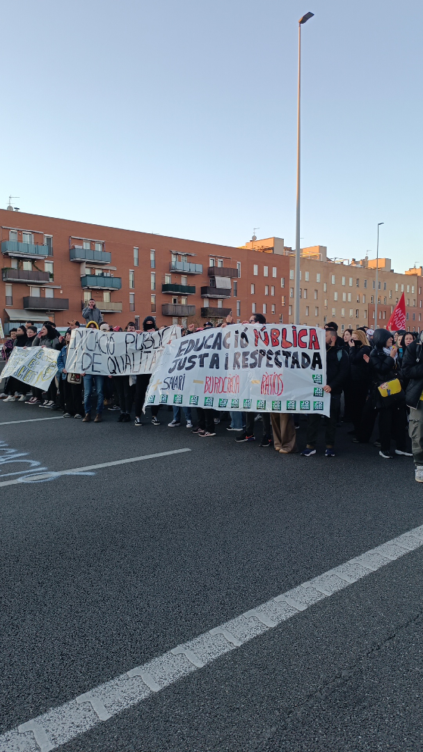 LA INTERSINDICAL tweet media