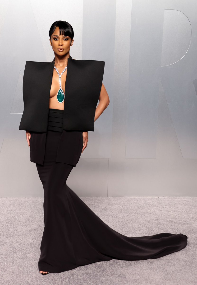 Ciara owns the night! 🥰

 #VanityFairOscarParty2026