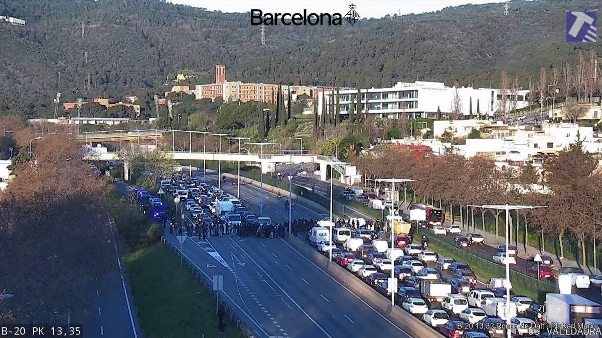 transit's tweet photo. ⚫️ Tallades per manifestacions:  

A-2 Cornellà de Llobregat en sentit Barcelona 
C-31 Badalona en sentit Barcelona
C-31 Hospitalet de Llobregat
B-20 a l'altura de la plaça Karl Marx en els dos sentits de la marxa  

#SCT https://t.co/CNba2KXhGh