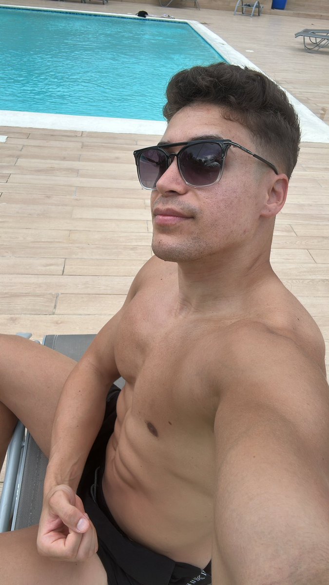 Emninene tweet media