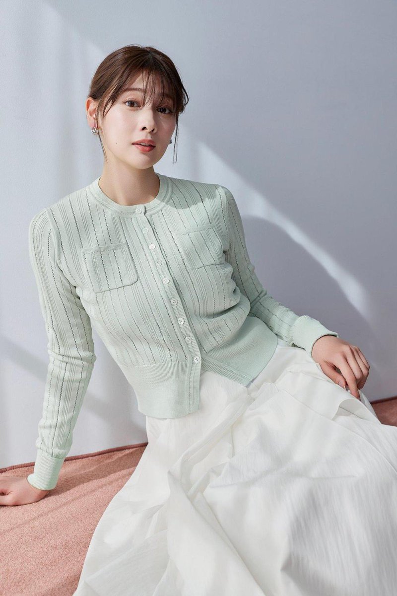 fashionsnap's tweet photo. 【新着】こじはる「ハーリップトゥ」、オフィスからプライベートまで幅広いシーンに対応する新ライン始動。 https://t.co/oAQmGY91UQ https://t.co/BZTBiJq1s2