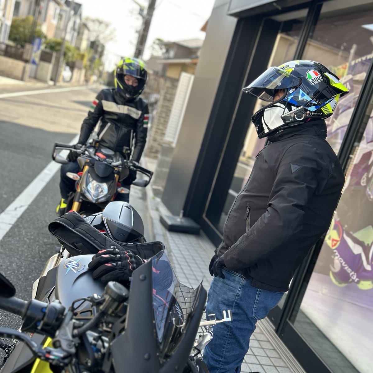 DSetagaya's tweet image. Brilliant #DaineseCrew ＆ #AGVRider !!!

随所に散りばめられたネオンカラーのアクセントが、マシンの機械的な質感に現代的な躍動感を与えつつ、洗練された大人のストリートスタイルとして昇華されていますね。

ご来店ありがとうございました！！！

#ダイネーゼは2年保証
#MVagusta
#Ducati
