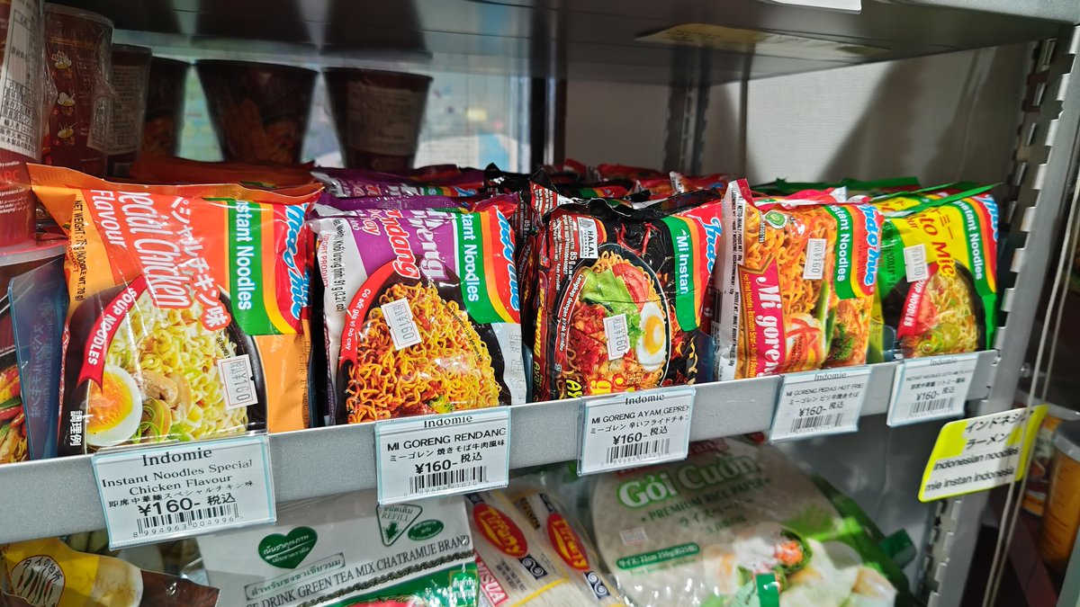 ThaiStore2023's tweet photo. ＊入荷情報＊

インドネシアのIndomie即席麺を入荷しました！！

おなじみミーゴレンは
ピリ辛焼きそば
焼きそば牛肉風味
辛いフライドチキン
の３種

即席中華麺
ソトミー風味
スペシャルチキン味
の２種

となります

宜しくお願い致します https://t.co/tshMYjXwfi