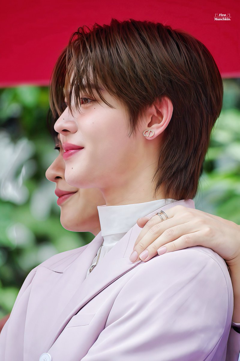 ลายเส้นชัดมานานแล้วนินา 🤭🥰

TFO 2Y ALWAYS HERE TOGETHER
#TleFirstone2ndAnniversary